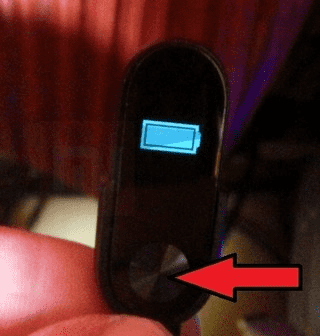 Внешний вид индикатора заряда браслета Xiaomi Mi Band